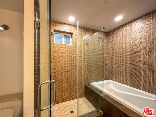 3050 Knob Drive, Los Angeles, CA 90065