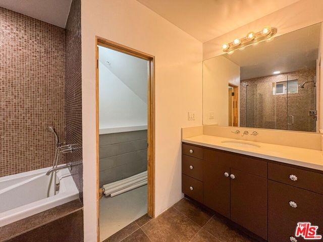 3050 Knob Drive, Los Angeles, CA 90065