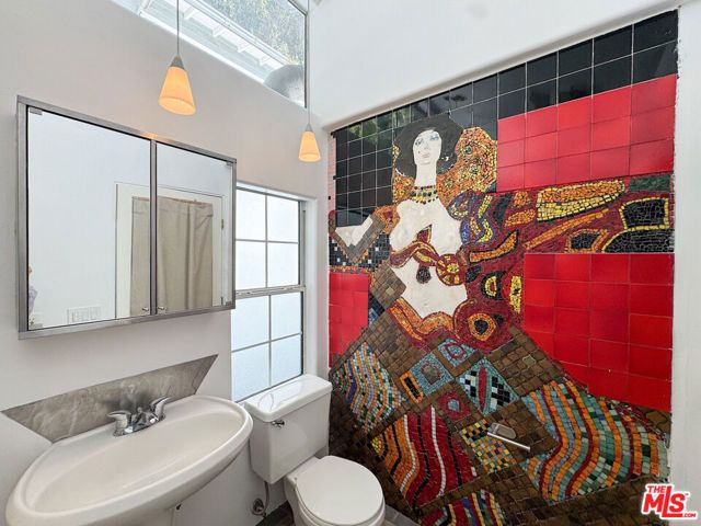 3050 Knob Drive, Los Angeles, CA 90065