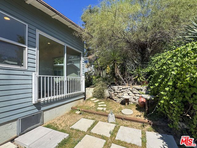 3050 Knob Drive, Los Angeles, CA 90065