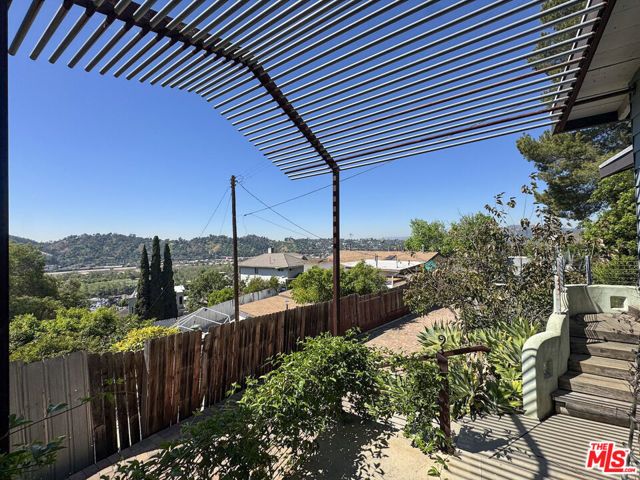 3050 Knob Drive, Los Angeles, CA 90065