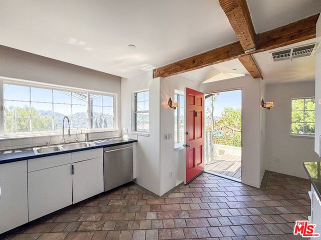 3050 Knob Drive, Los Angeles, CA 90065