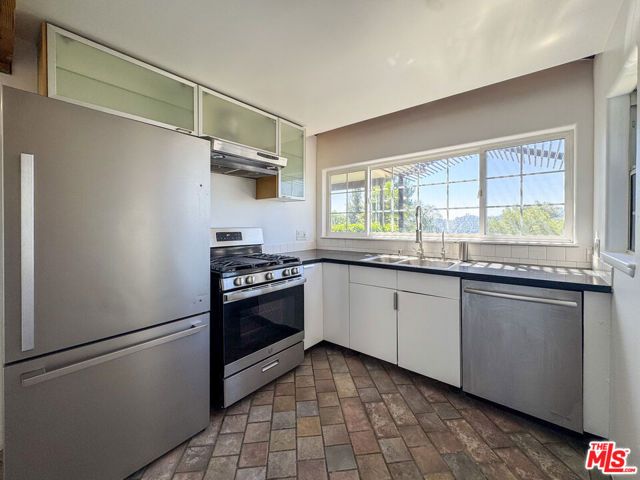 3050 Knob Drive, Los Angeles, CA 90065