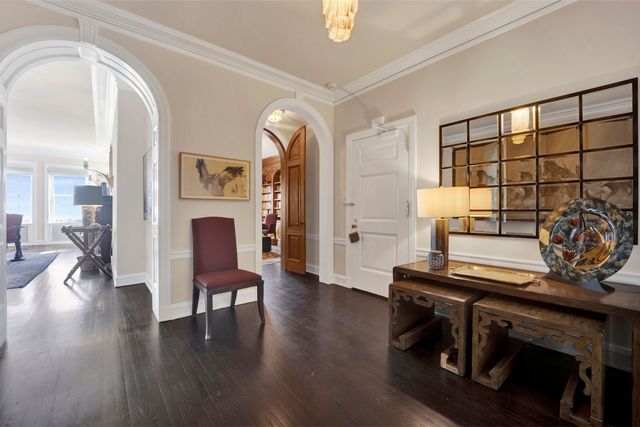 1500 N Lake Shore Drive 23C, Chicago, IL 60610