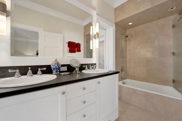 1500 N Lake Shore Drive 23C, Chicago, IL 60610