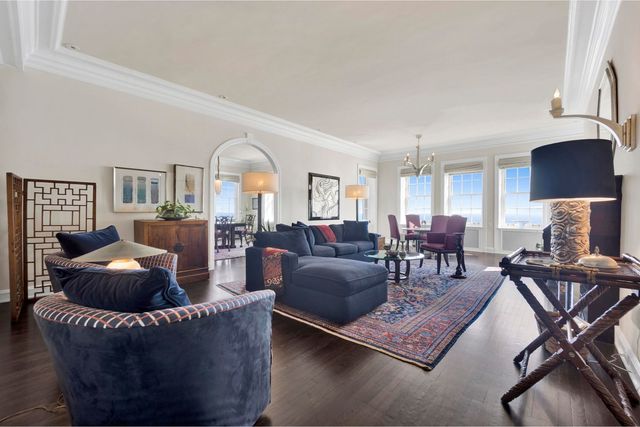 1500 N Lake Shore Drive 23C, Chicago, IL 60610
