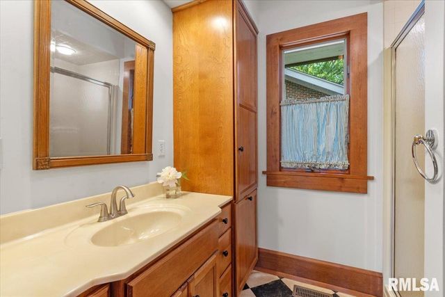 1533 S NOBLE Avenue, Springfield, IL 62704