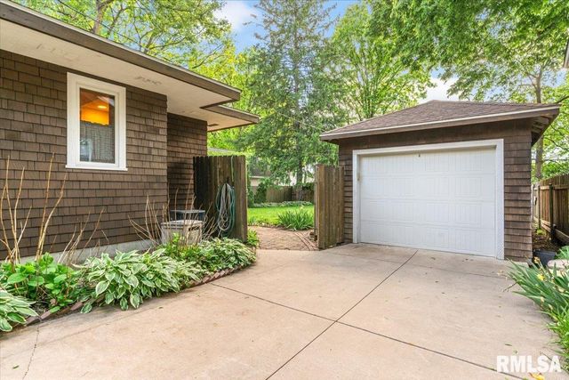 1533 S NOBLE Avenue, Springfield, IL 62704