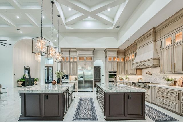 3729 E Queens Court, Clovis, CA 93619