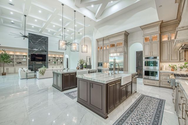 3729 E Queens Court, Clovis, CA 93619