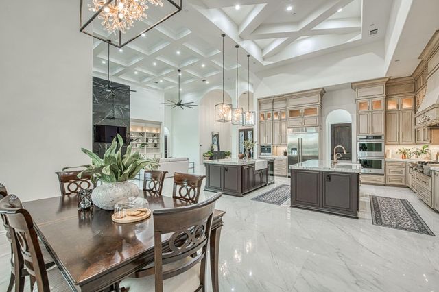 3729 E Queens Court, Clovis, CA 93619