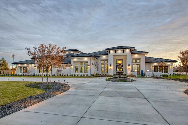 3729 E Queens Court, Clovis, CA 93619