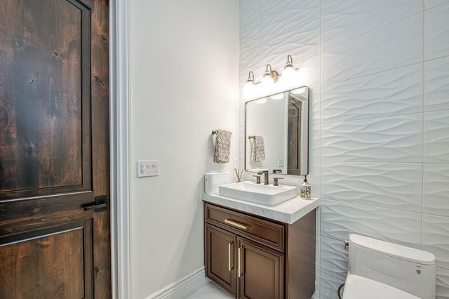 3729 E Queens Court, Clovis, CA 93619