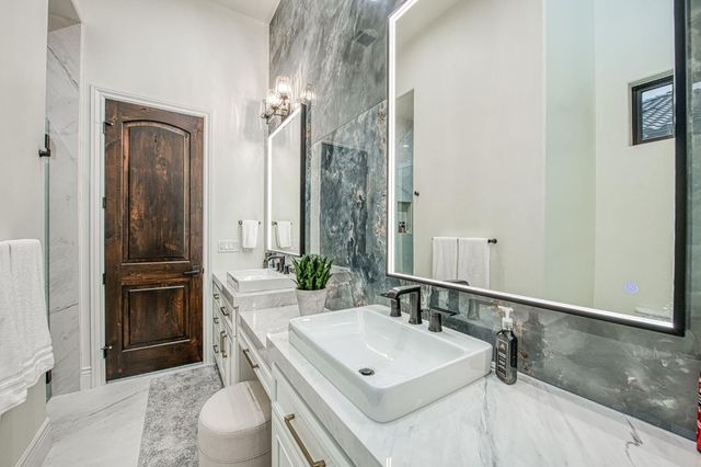 3729 E Queens Court, Clovis, CA 93619