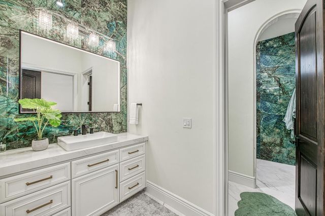 3729 E Queens Court, Clovis, CA 93619