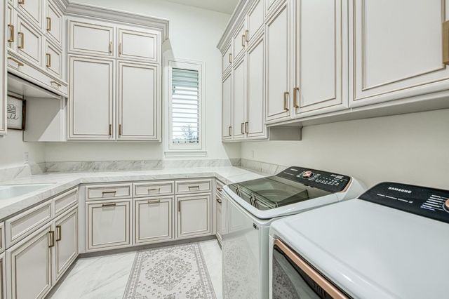 3729 E Queens Court, Clovis, CA 93619