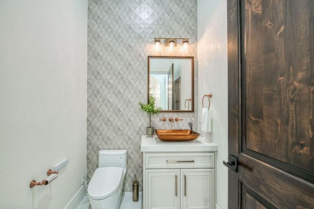 3729 E Queens Court, Clovis, CA 93619