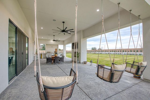 3729 E Queens Court, Clovis, CA 93619