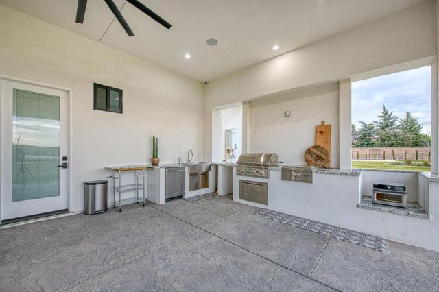 3729 E Queens Court, Clovis, CA 93619