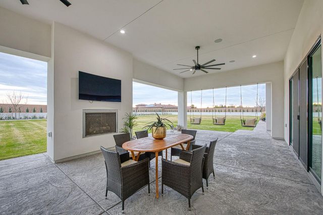 3729 E Queens Court, Clovis, CA 93619