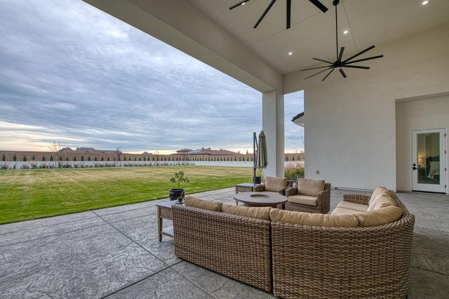 3729 E Queens Court, Clovis, CA 93619