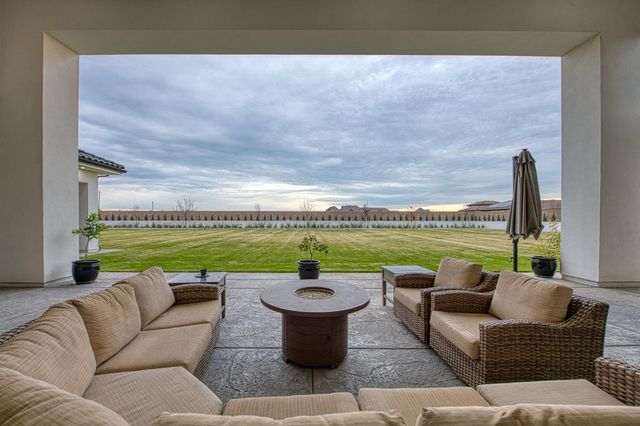 3729 E Queens Court, Clovis, CA 93619