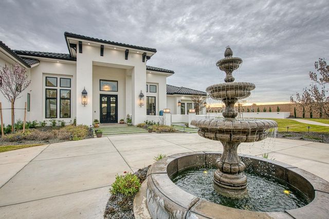 3729 E Queens Court, Clovis, CA 93619