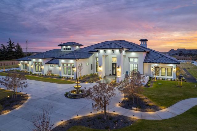 3729 E Queens Court, Clovis, CA 93619