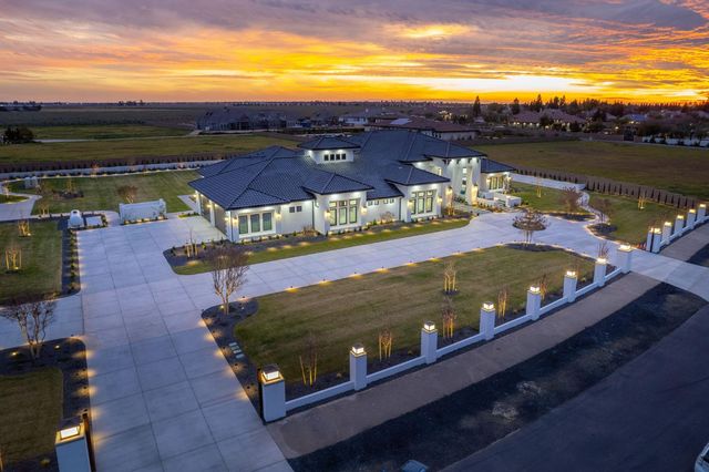 3729 E Queens Court, Clovis, CA 93619