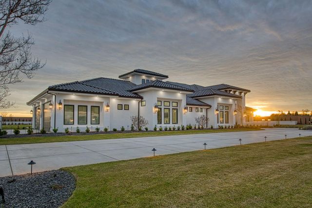 3729 E Queens Court, Clovis, CA 93619