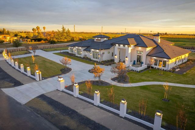 3729 E Queens Court, Clovis, CA 93619