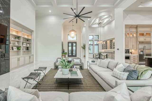 3729 E Queens Court, Clovis, CA 93619