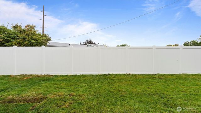 3541 W 6th Place, Kennewick, WA 99336