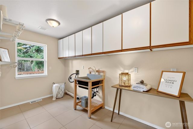 6730 NE 202nd Street, Kenmore, WA 98028