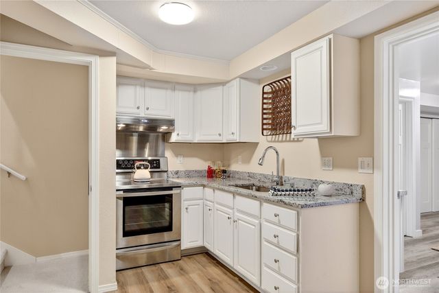 6730 NE 202nd Street, Kenmore, WA 98028
