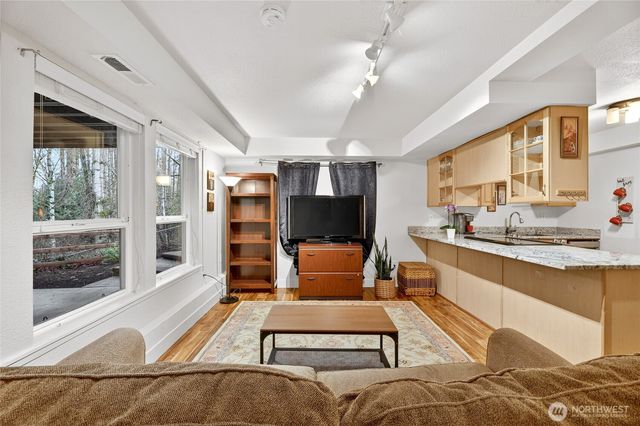 6730 NE 202nd Street, Kenmore, WA 98028