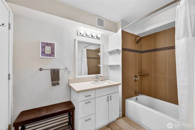 6730 NE 202nd Street, Kenmore, WA 98028