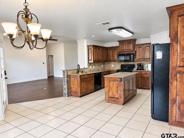 11840 COUNTY RD 167, Tyler, TX 75703