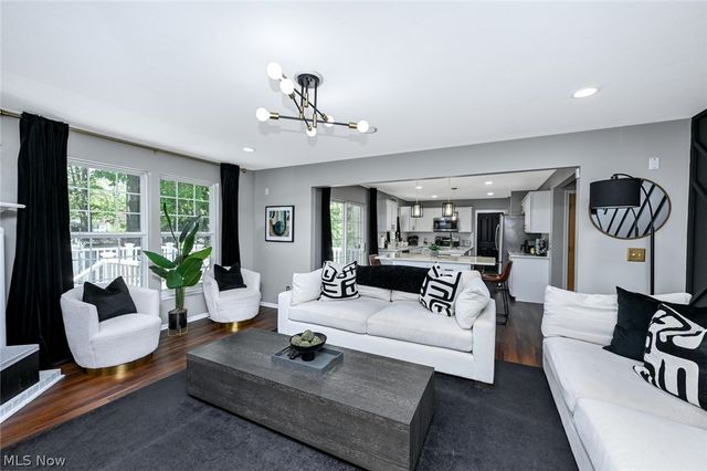 9108 Beechmont Court, Twinsburg, OH 44087