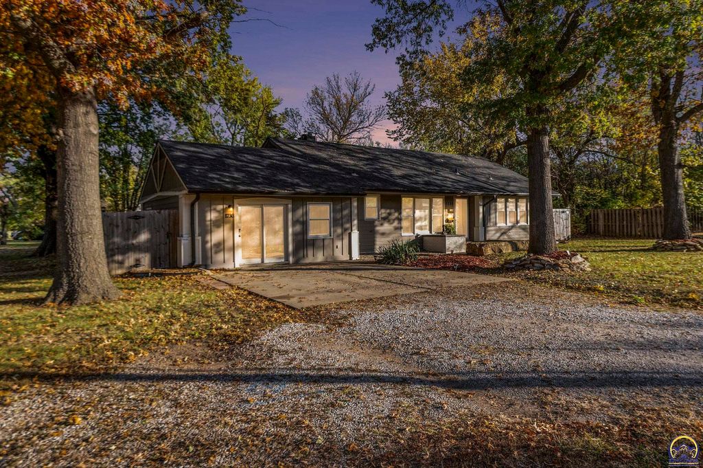 1730 SW 37th ST, Topeka, KS 66614