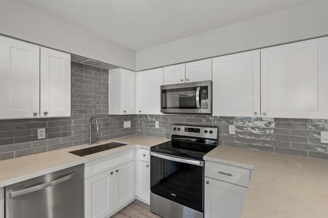 15237 N 21st Street, Phoenix, AZ 85022