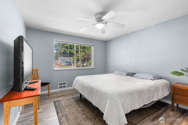 733 2nd Avenue NE, Pacific, WA 98047