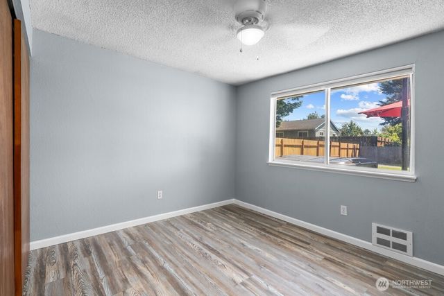 733 2nd Avenue NE, Pacific, WA 98047