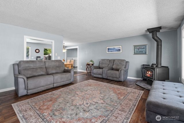 733 2nd Avenue NE, Pacific, WA 98047