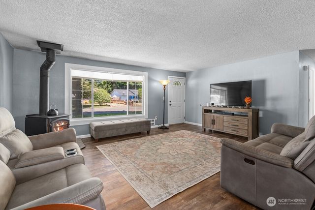 733 2nd Avenue NE, Pacific, WA 98047