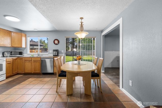 733 2nd Avenue NE, Pacific, WA 98047