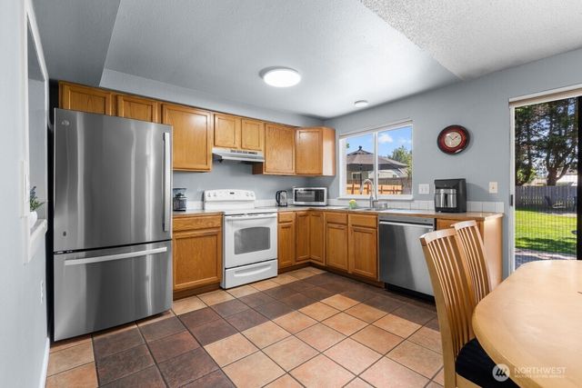 733 2nd Avenue NE, Pacific, WA 98047