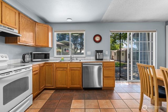 733 2nd Avenue NE, Pacific, WA 98047