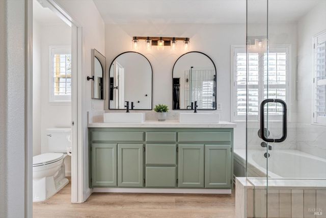 232 Cambridge Ln, Petaluma, CA 94952