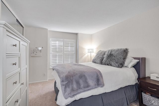 232 Cambridge Ln, Petaluma, CA 94952